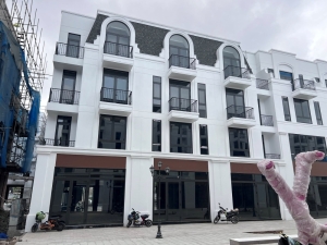 Kích thước và khoảng lùi mang đến không gian sử dụng linh hoạt cho sản phẩm tại Vlasta